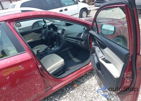 2021 Subaru Impreza Premium 5-Door z USA, uszkodzony, nr VIN 4S3GTAV65M3715725